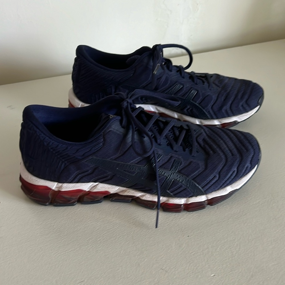 Men’s ASICS size 7 Women’s size 8.5